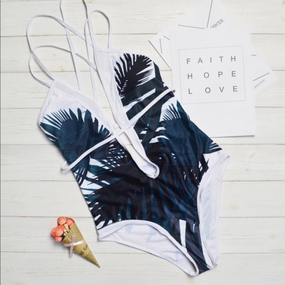 JUST IN‼️Deep V leaf green swimsuit - bikini - Picture 2 of 4